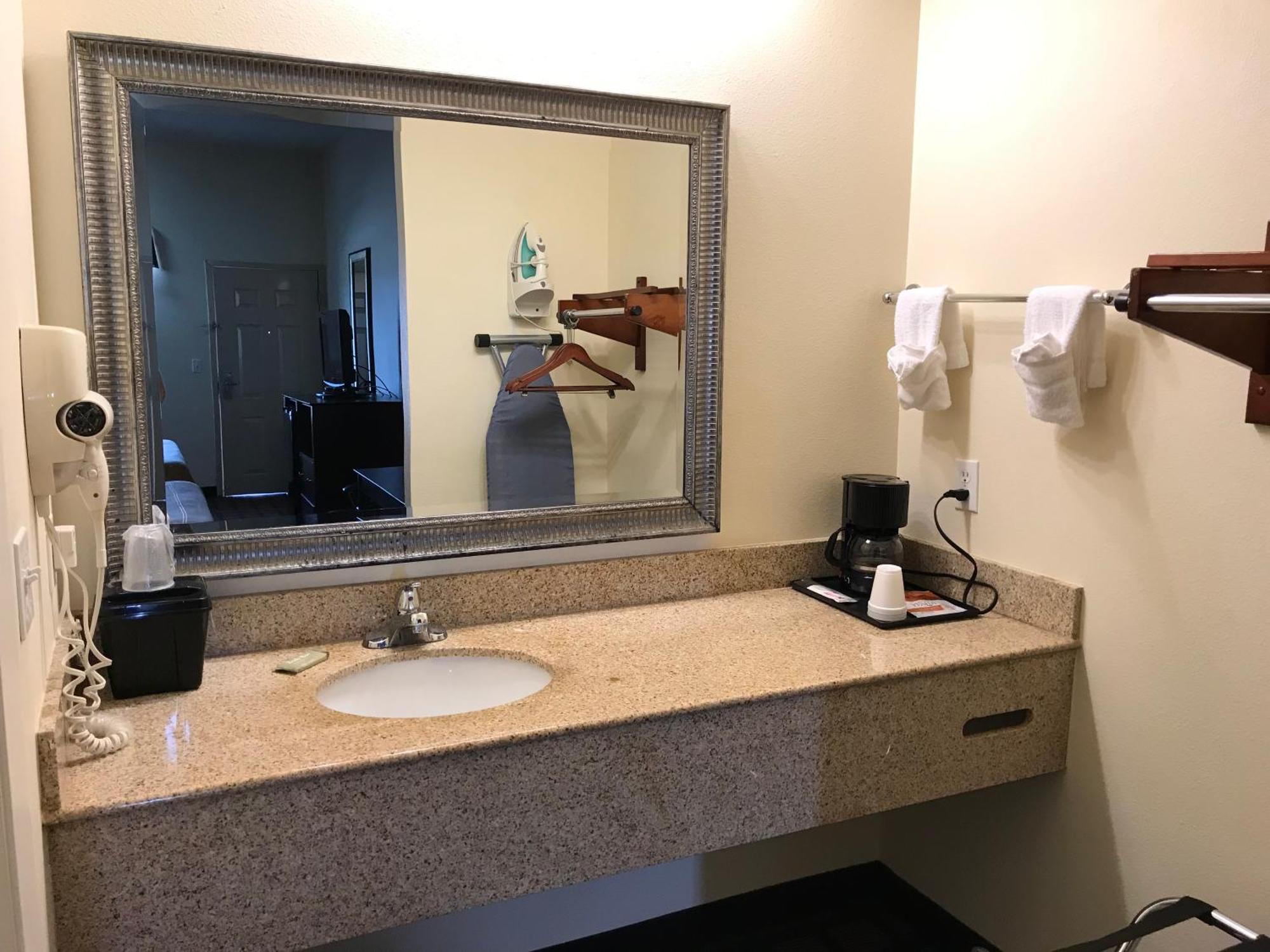Executive Inn And Suites Pittsburg ภายนอก รูปภาพ